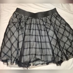 Torrid black&white houndstooth tulle skirt